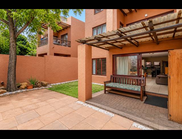 2 BEDROOM APARTMENT FOR SALE IN SUNNINGHILL